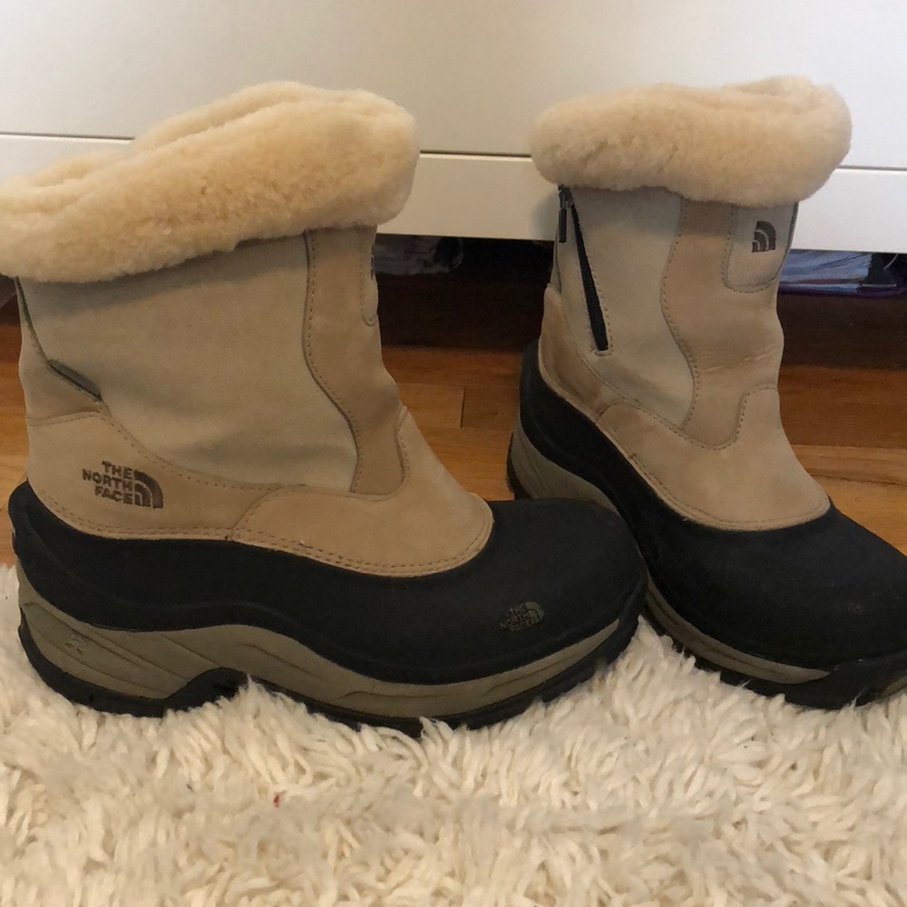 Women’s North Face winter boots